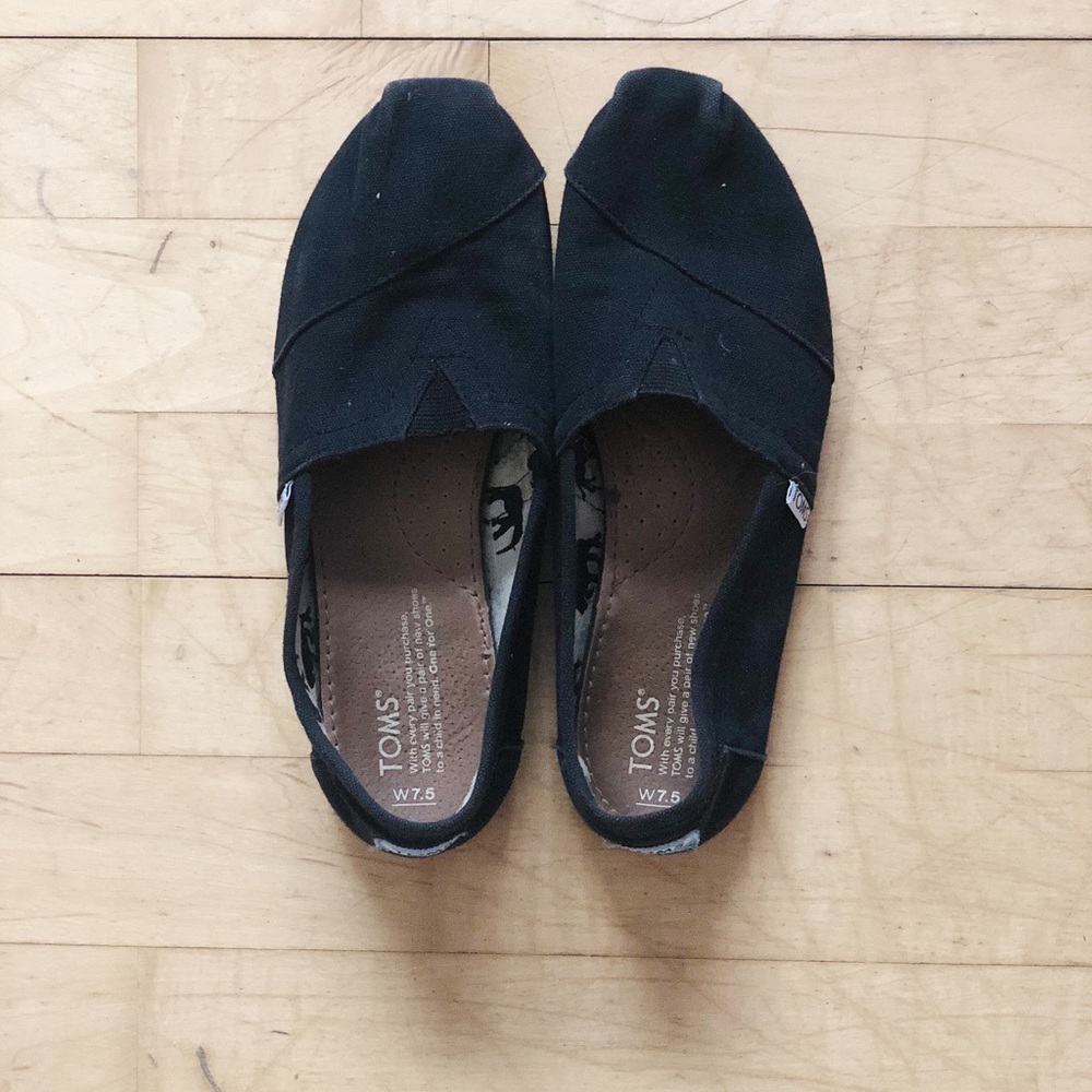 TOMS Flats